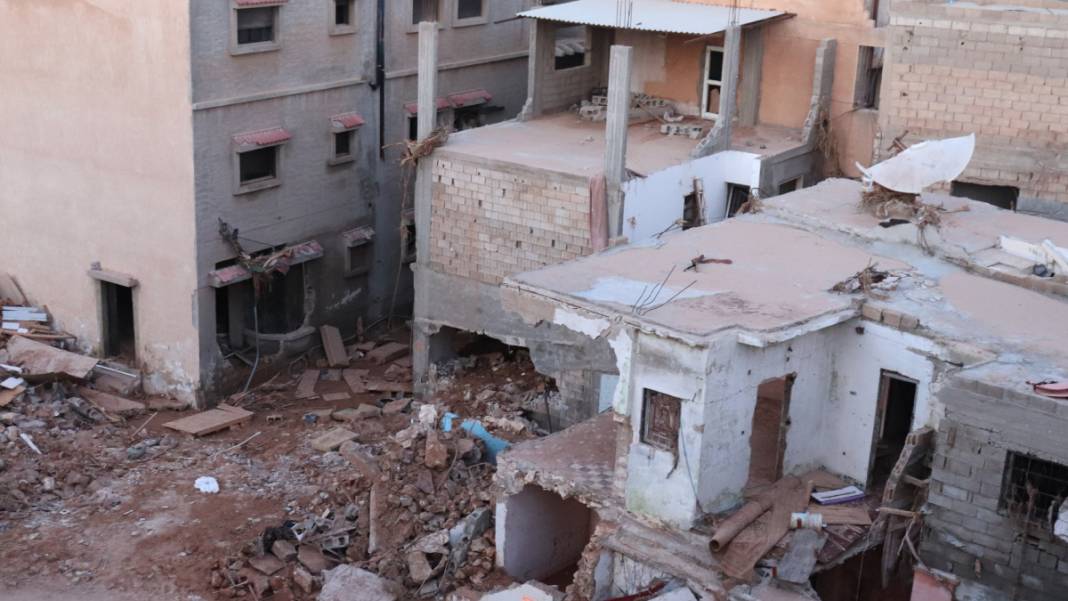 Libya'daki sel felaketinde bilanço ağırlaşıyor! Toplu mezarlar, evsiz kalan insanlar... 10